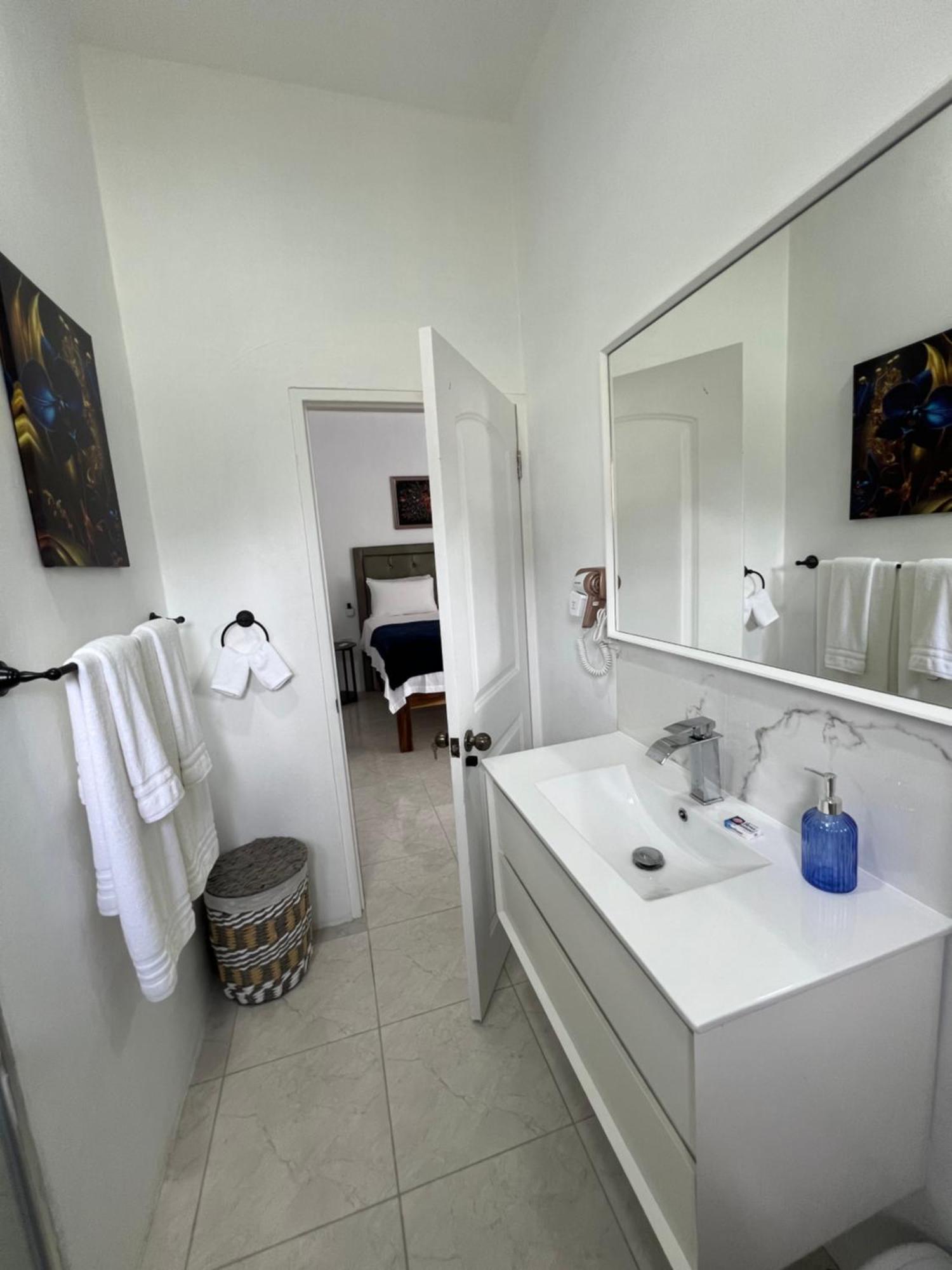 Luxury Apartments At Case De Coco, Ocho Rios Jamaica Eksteriør billede